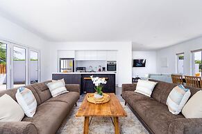 Brand NEW Modern 2BR 2BA With Private Pool Patio