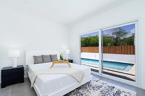 Brand NEW Modern 2BR 2BA With Private Pool Patio
