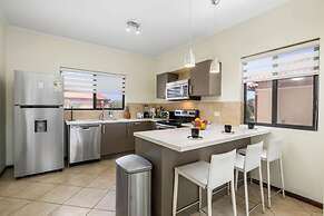 2br2ba Townhome With Pools GYM Gold Coast