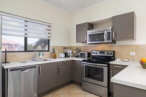 2br2ba Townhome With Pools GYM Gold Coast