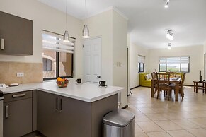 2br2ba Townhome With Pools GYM Gold Coast