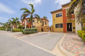 2br2ba Townhome With Pools GYM Gold Coast