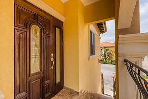 2br2ba Townhome With Pools GYM Gold Coast