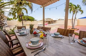 Spacious 6BR Villa w Pool Close2beach Sleeps 16