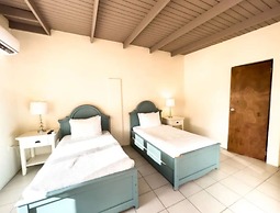 Spacious 6BR Villa w Pool Close2beach Sleeps 16