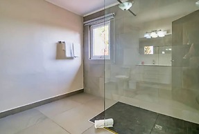 Spacious 6BR Villa w Pool Close2beach Sleeps 16