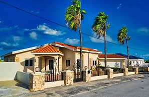 Spacious 6BR Villa w Pool Close2beach Sleeps 16