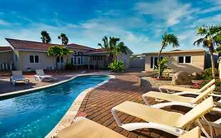Spacious 6BR Villa w Pool Close2beach Sleeps 16