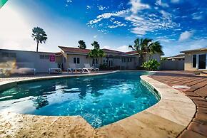 Spacious 6BR Villa w Pool Close2beach Sleeps 16