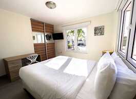 Spacious 6BR Villa w Pool Close2beach Sleeps 16