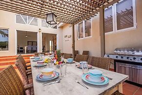 Spacious 6BR Villa w Pool Close2beach Sleeps 16