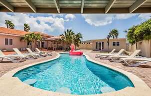Spacious 6BR Villa w Pool Close2beach Sleeps 16