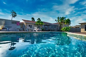 Spacious 6BR Villa w Pool Close2beach Sleeps 16