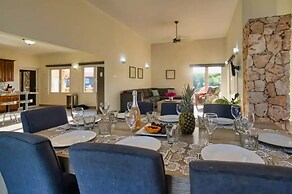 Spacious 6BR Villa w Pool Close2beach Sleeps 16