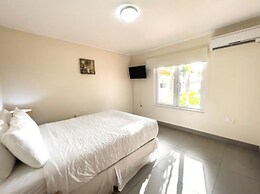 Spacious 6BR Villa w Pool Close2beach Sleeps 16