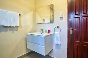 Spacious 6BR Villa w Pool Close2beach Sleeps 16