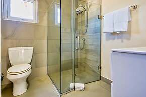 Spacious 6BR Villa w Pool Close2beach Sleeps 16