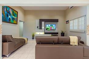 Sleeps 16 Palm Beach - 6BR Villa w Private Pool