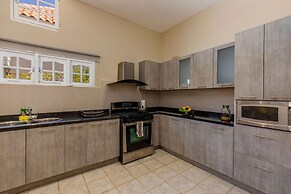 Sleeps 16 Palm Beach - 6BR Villa w Private Pool