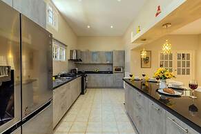 Sleeps 16 Palm Beach - 6BR Villa w Private Pool