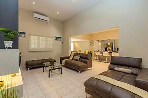 Sleeps 16 Palm Beach - 6BR Villa w Private Pool