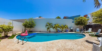 Sleeps 16 Palm Beach - 6BR Villa w Private Pool