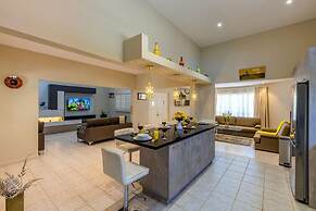 Sleeps 16 Palm Beach - 6BR Villa w Private Pool