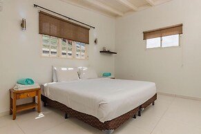 Sleeps 16 Palm Beach - 6BR Villa w Private Pool