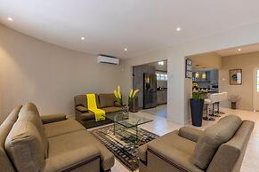 Sleeps 16 Palm Beach - 6BR Villa w Private Pool