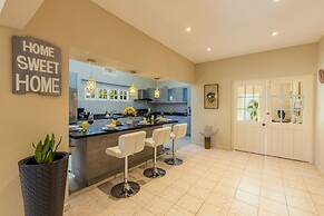 Sleeps 16 Palm Beach - 6BR Villa w Private Pool