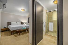 Unique 2BR Penthouse w Privaterooftop Palmbeach