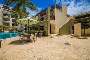 Unique 2BR Penthouse w Privaterooftop Palmbeach