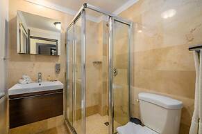 Unique 2BR Penthouse w Privaterooftop Palmbeach