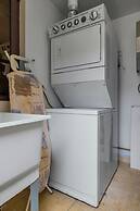 Unique 2BR Penthouse w Privaterooftop Palmbeach