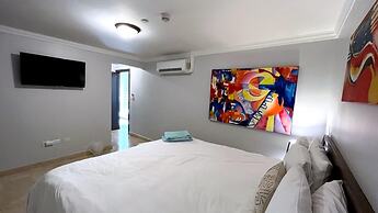 Unique 2BR Penthouse w Privaterooftop Palmbeach