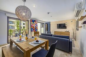 Unique 2BR Penthouse w Privaterooftop Palmbeach