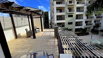 Unique 2BR Penthouse w Privaterooftop Palmbeach