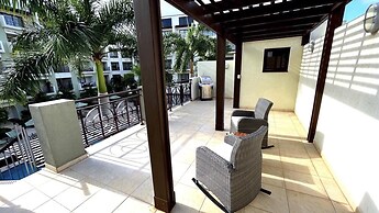 Unique 2BR Penthouse w Privaterooftop Palmbeach