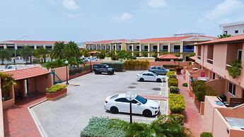 2br2 5BA Townhouse w Pool 3min Walk 2 Eaglebeach