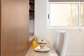 2br2 5BA Townhouse w Pool 3min Walk 2 Eaglebeach