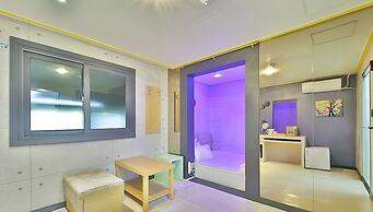The Apple Hotel