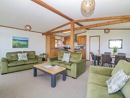 Three Views Lodge