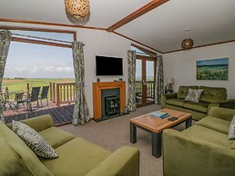 Three Views Lodge