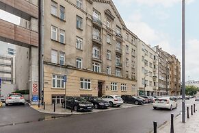 Metro Rondo ONZ Apartment by Renters