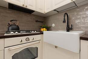 Metro Rondo ONZ Apartment by Renters