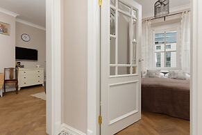 Metro Rondo ONZ Apartment by Renters