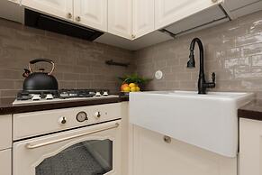 Metro Rondo ONZ Apartment by Renters