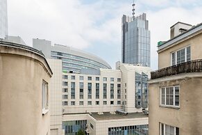 Metro Rondo ONZ Apartment by Renters