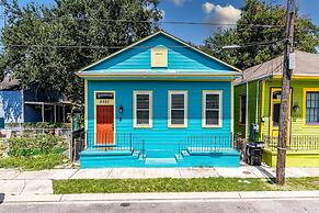 Revived Nola Home Near Everything