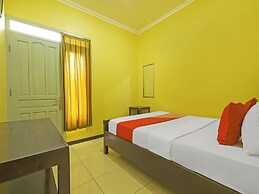 OYO 92483 Hotel Kirana